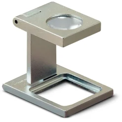 Contafili con lente di ingrandimento